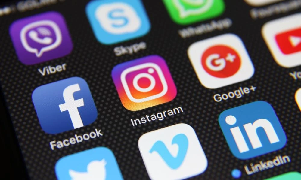 Ξεκίνησε η επιδρομή στα social media όλων των Ελλήνων από την εφορία